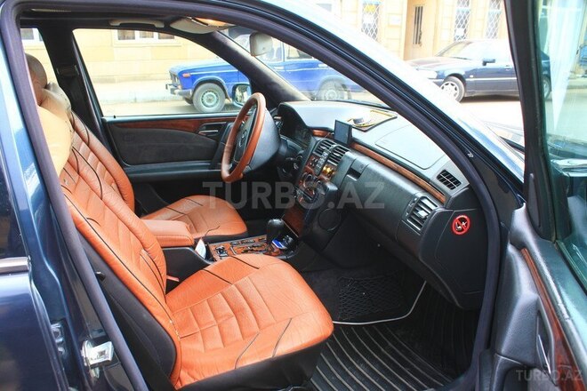 Mercedes E 240 1998, 210,000 km - 2.4 л - Tovuz
