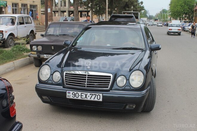 Mercedes E 240 1998, 210,000 km - 2.4 л - Tovuz