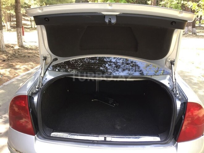 Volkswagen Passat 2003, 177,000 km - 1.8 л - Sumqayıt