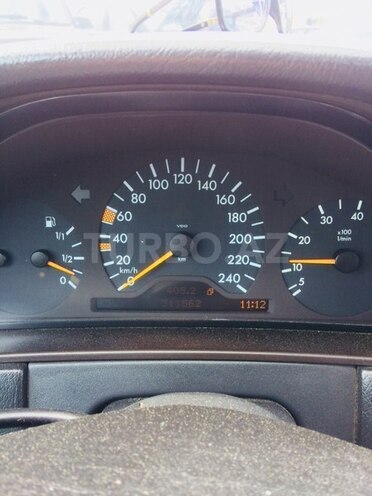 Mercedes E 240 1999, 311,000 km - 2.6 l - Bakı
