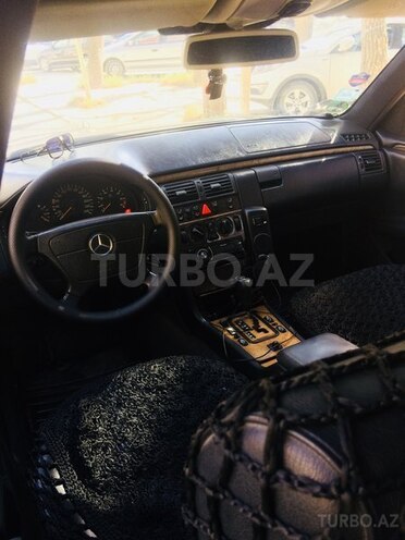 Mercedes E 240 1999, 311,000 km - 2.6 l - Bakı