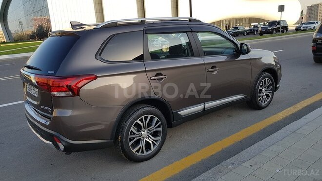 Mitsubishi Outlander 2017, 5,000 km - 2.4 л - Bakı