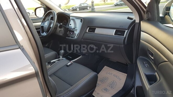 Mitsubishi Outlander 2017, 5,000 km - 2.4 л - Bakı