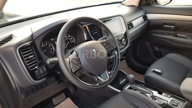Mitsubishi Outlander 2017, 5,000 km - 2.4 л - Bakı