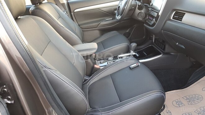 Mitsubishi Outlander 2017, 5,000 km - 2.4 л - Bakı