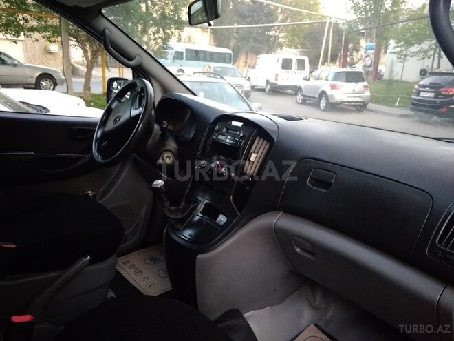 Hyundai H-1 2009, 300,000 km - 2.5 l - Bakı