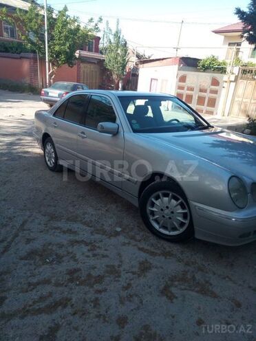 Mercedes E 220 2000, 261,824 km - 2.2 l - Bakı