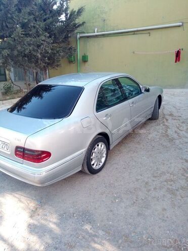 Mercedes E 220 2000, 261,824 km - 2.2 l - Bakı
