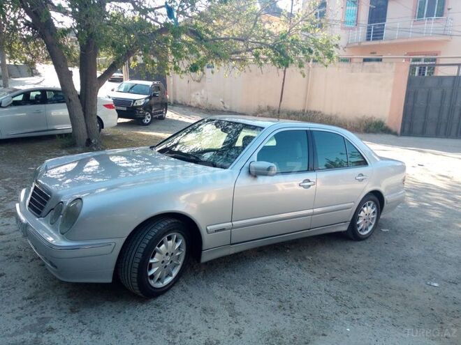 Mercedes E 220 2000, 261,824 km - 2.2 l - Bakı