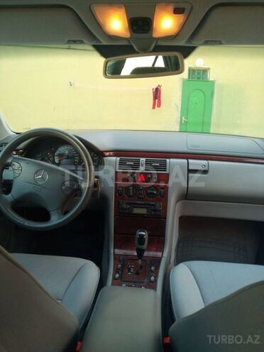 Mercedes E 220 2000, 261,824 km - 2.2 l - Bakı