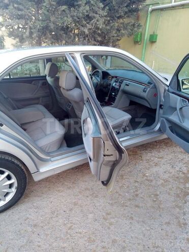 Mercedes E 220 2000, 261,824 km - 2.2 l - Bakı