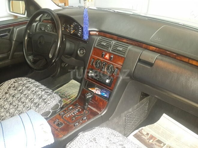 Mercedes E 420 1998, 235,661 km - 2.4 l - Gəncə
