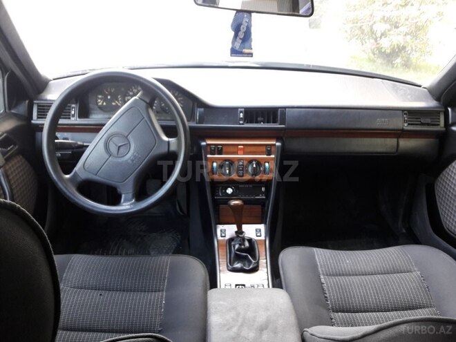 Mercedes E 250 1992, 322,577 km - 2.5 l - Şəki