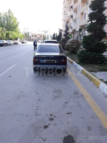 Mercedes E 250 1992, 322,577 km - 2.5 l - Şəki