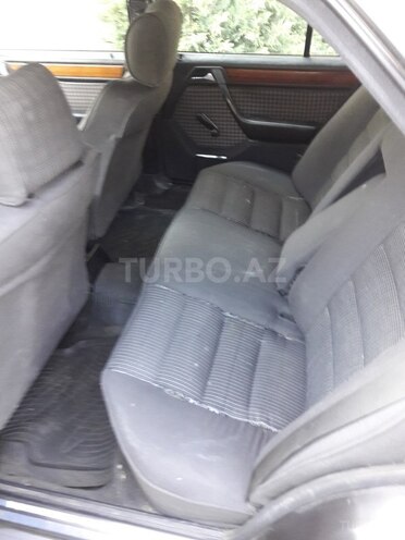 Mercedes E 250 1992, 322,577 km - 2.5 l - Şəki
