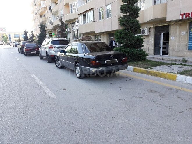Mercedes E 250 1992, 322,577 km - 2.5 l - Şəki