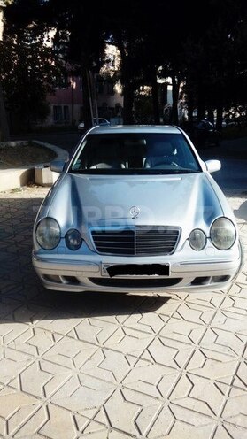 Mercedes E 220 2001, 261,484 km - 2.2 l - Bakı