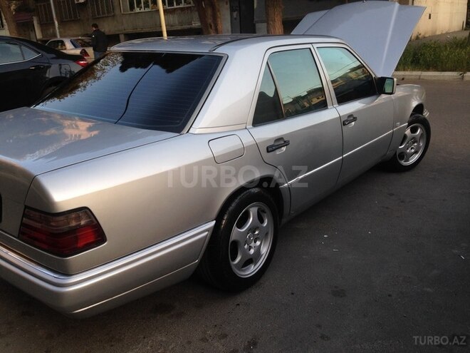 Mercedes E 220 1994, 383,200 km - 2.2 л - Bakı