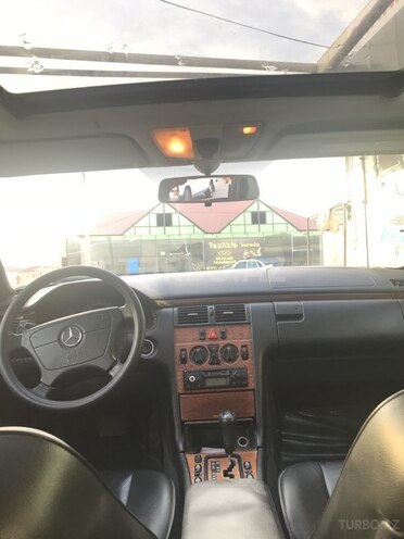 Mercedes E 200 1999, 220,000 km - 2.0 л - Bakı