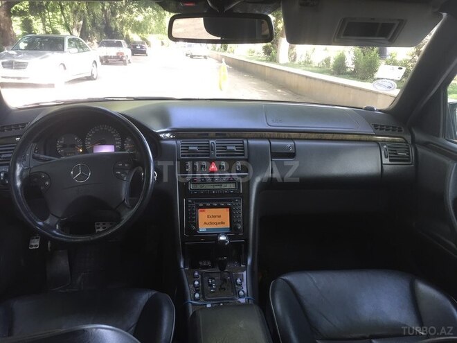 Mercedes E 320 2001, 230,000 km - 3.2 л - Bakı