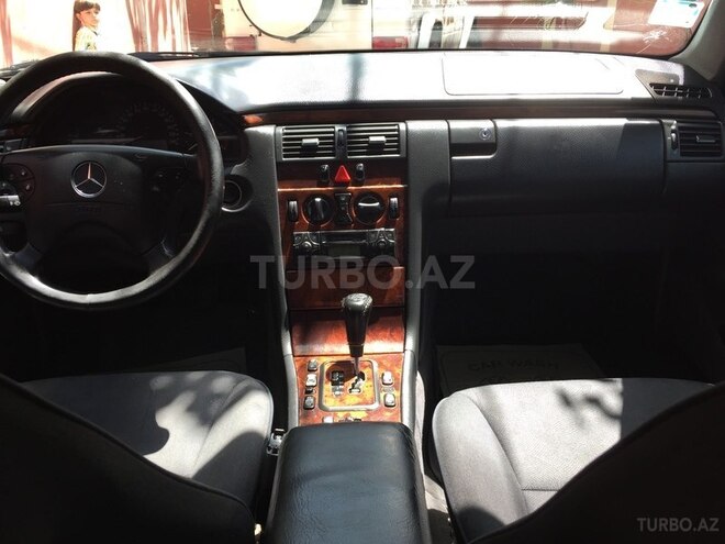 Mercedes E 220 1999, 310,009 km - 2.2 l - Bakı