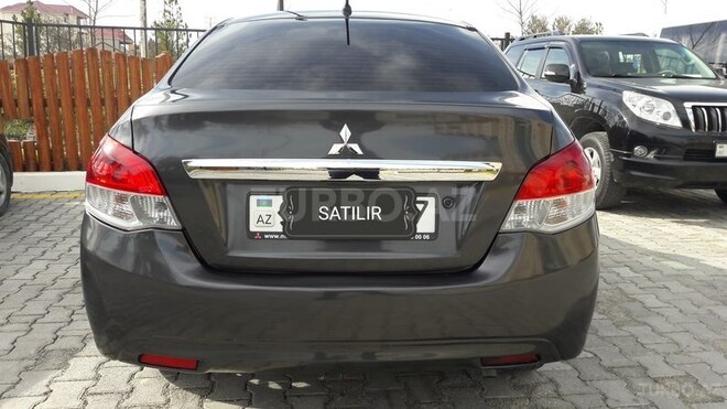 Mitsubishi Attrage 2015, 155,600 km - 1.2 l - Sumqayıt