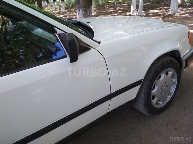 Mercedes E 250 1988, 378,000 km - 2.5 л - Masallı