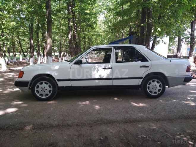 Mercedes E 250 1988, 378,000 km - 2.5 л - Masallı