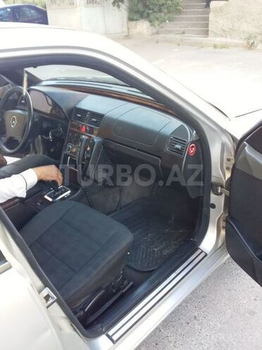 Mercedes C 180 1996, 240,873 km - 2.8 l - Bakı