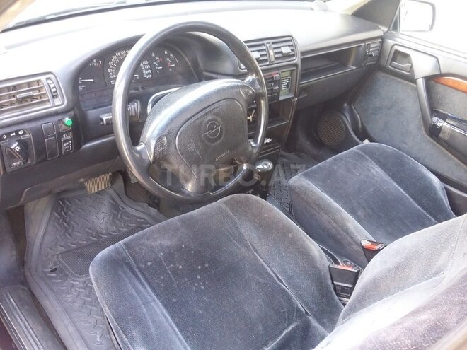 Opel Vectra 1993, 32,000 km - 0.3 l - Tovuz