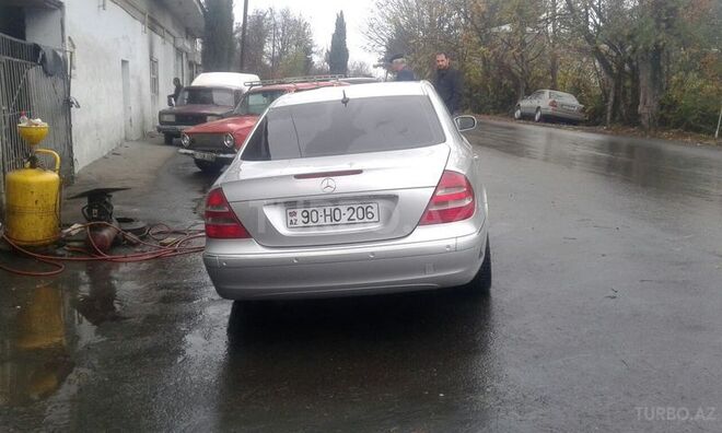 Mercedes E 320 2003, 240,000 km - 3.2 л - Zaqatala