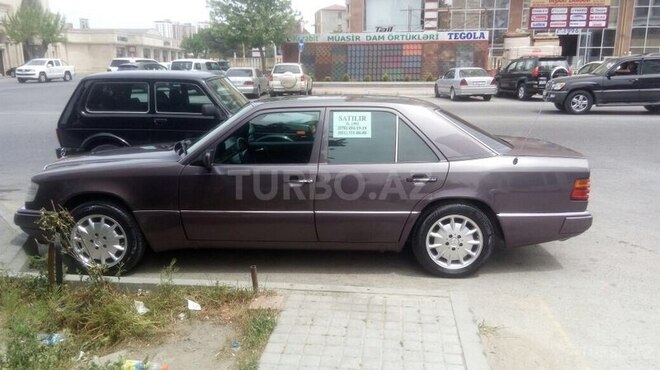 Mercedes E 200 1992, 300,000 km - 2.0 л - Bakı