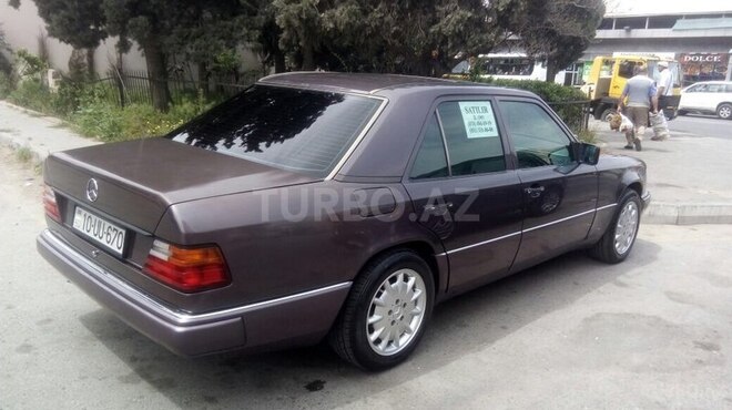 Mercedes E 200 1992, 300,000 km - 2.0 л - Bakı