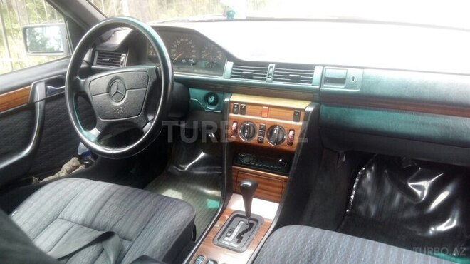 Mercedes E 200 1992, 300,000 km - 2.0 л - Bakı