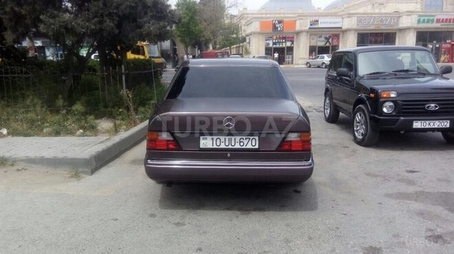 Mercedes E 200 1992, 300,000 km - 2.0 л - Bakı