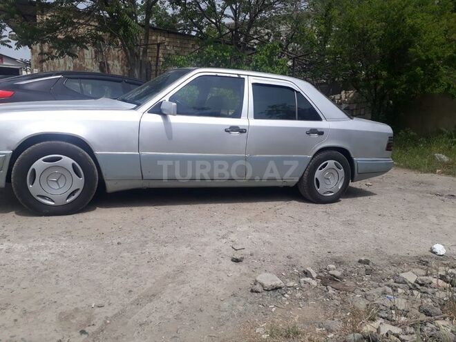 Mercedes E 250 1992, 29,500 km - 2.5 l - Bakı