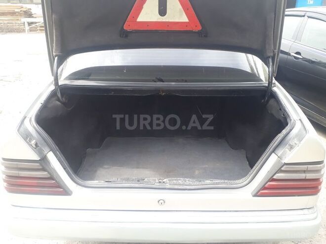 Mercedes E 250 1992, 29,500 km - 2.5 l - Bakı