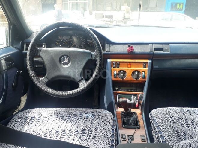 Mercedes E 250 1992, 29,500 km - 2.5 l - Bakı