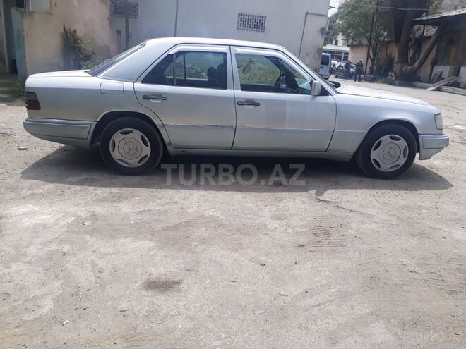 Mercedes E 250 1992, 29,500 km - 2.5 l - Bakı