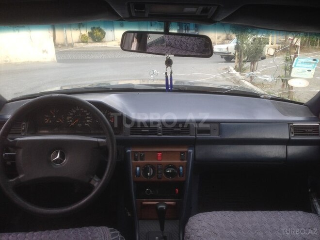 Mercedes E 260 1988, 245,813 km - 2.6 l - Bakı