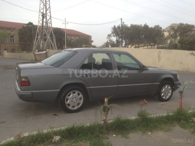 Mercedes E 260 1988, 245,813 km - 2.6 l - Bakı