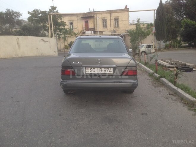 Mercedes E 260 1988, 245,813 km - 2.6 l - Bakı
