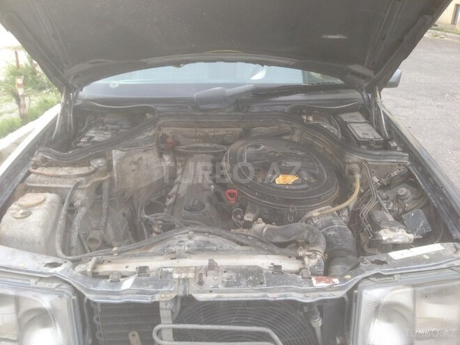 Mercedes E 260 1988, 245,813 km - 2.6 l - Bakı