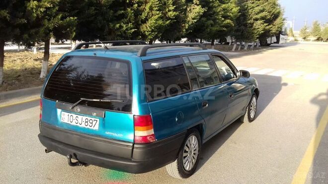 Opel Astra 1996, 299,000 km - 1.6 l - Sumqayıt