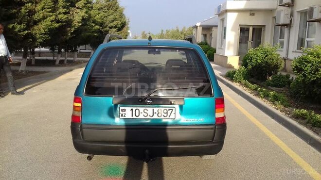 Opel Astra 1996, 299,000 km - 1.6 l - Sumqayıt