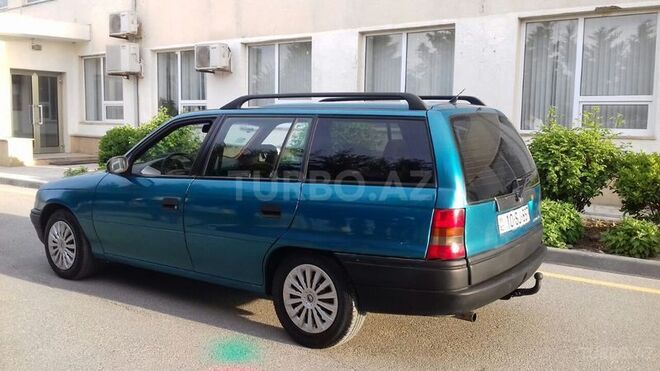 Opel Astra 1996, 299,000 km - 1.6 l - Sumqayıt
