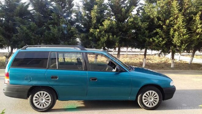 Opel Astra 1996, 299,000 km - 1.6 l - Sumqayıt