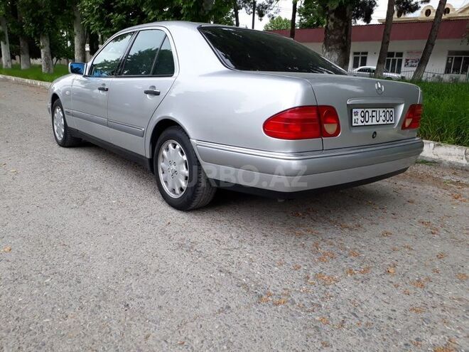 Mercedes E 260 1999, 262,000 km - 2.8 l - Göyçay
