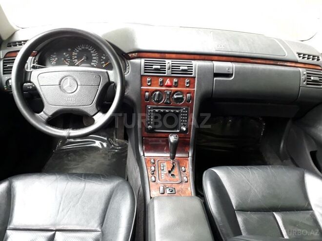 Mercedes E 260 1999, 262,000 km - 2.8 l - Göyçay