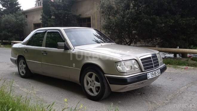 Mercedes E 220 1993, 385,200 km - 2.2 l - Bakı